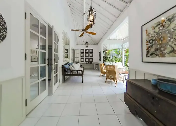 Villa 2-br Tropical Pool In - Hideaways