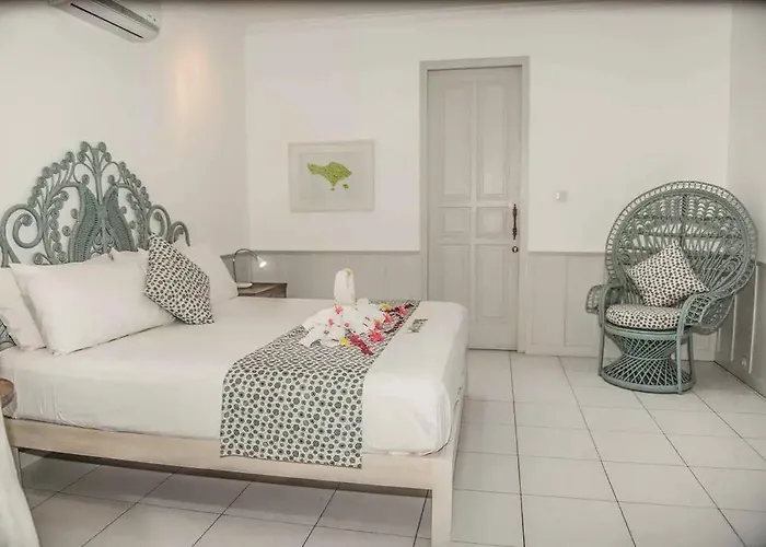 2-br Tropical Pool In - Hideaways *